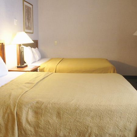 Raritan Hotel Edison Esterno foto