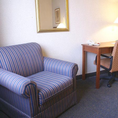 Raritan Hotel Edison Esterno foto