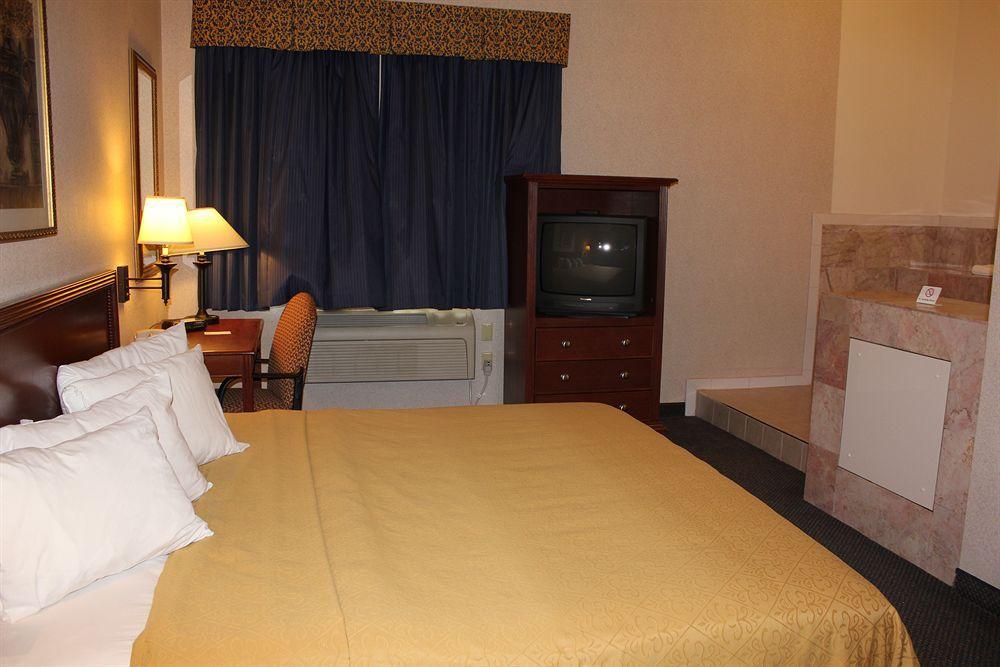 Raritan Hotel Edison Esterno foto