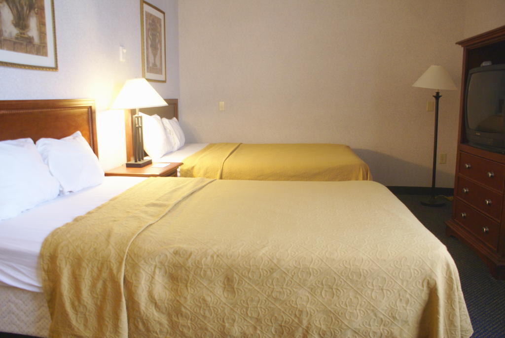 Raritan Hotel Edison Esterno foto