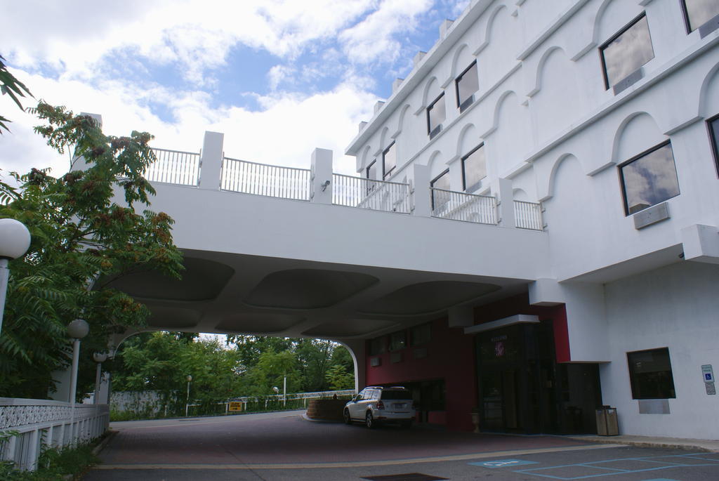 Raritan Hotel Edison Esterno foto